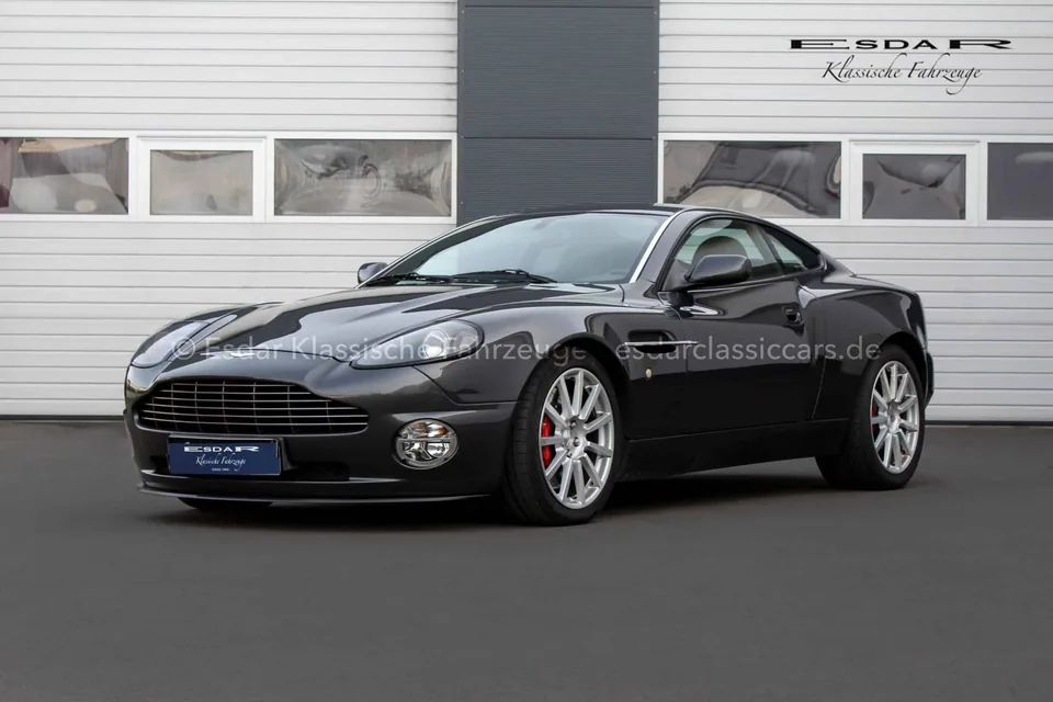Aston Martin Vanquish S V12