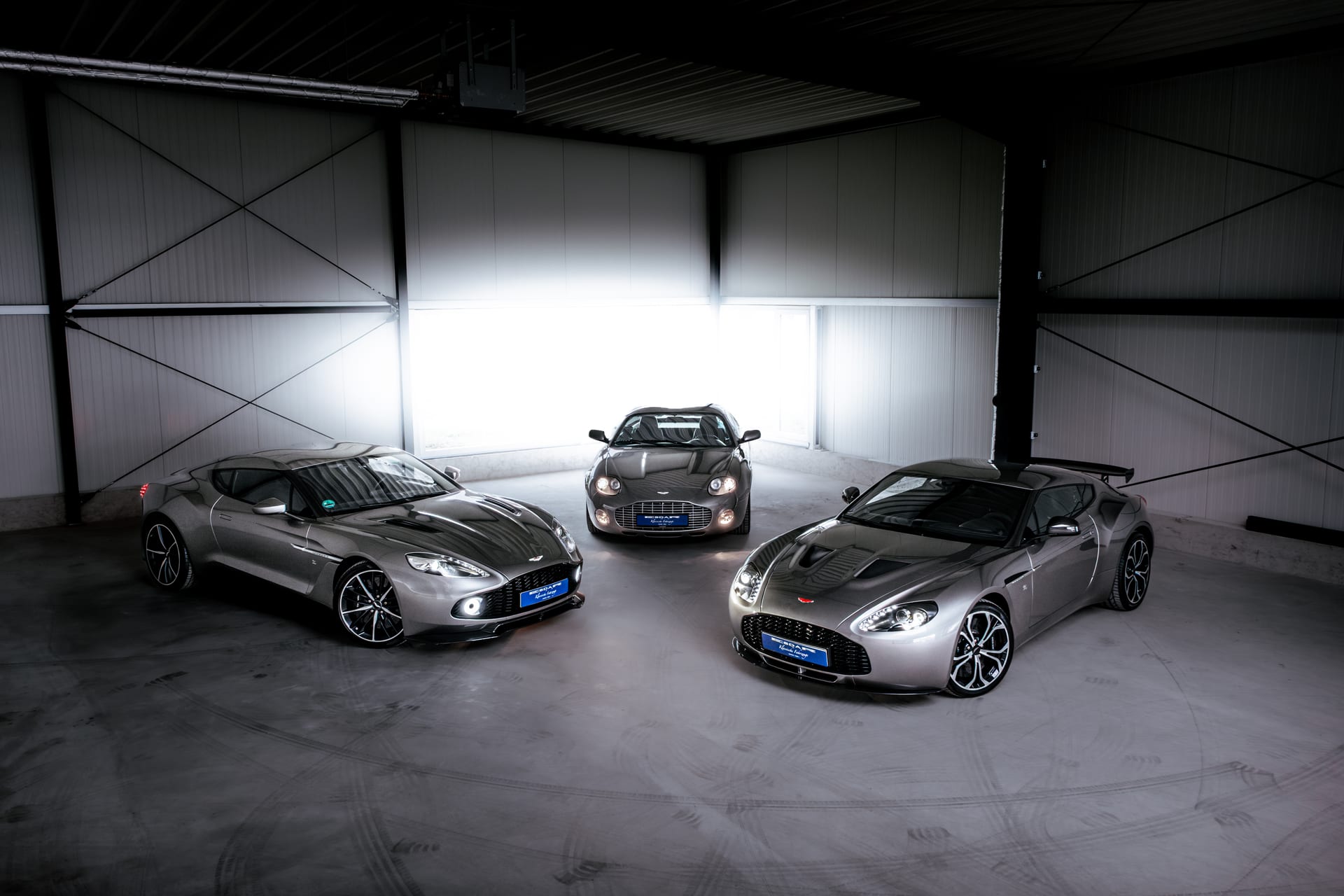 Aston Martin Lineup im Esdar-Showroom