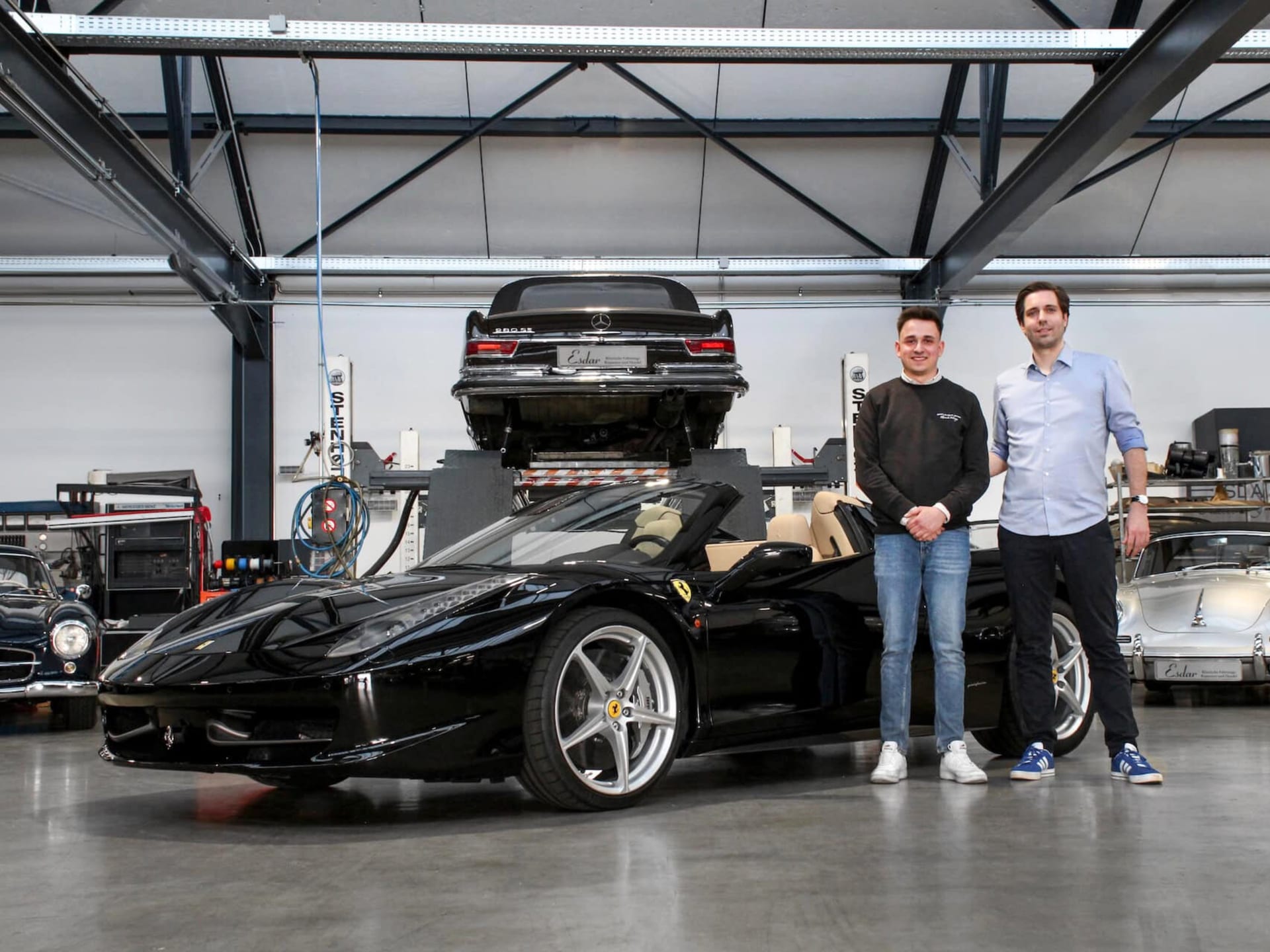 Lukas Schembecker und Matthias Esdar in der Werkstatt
